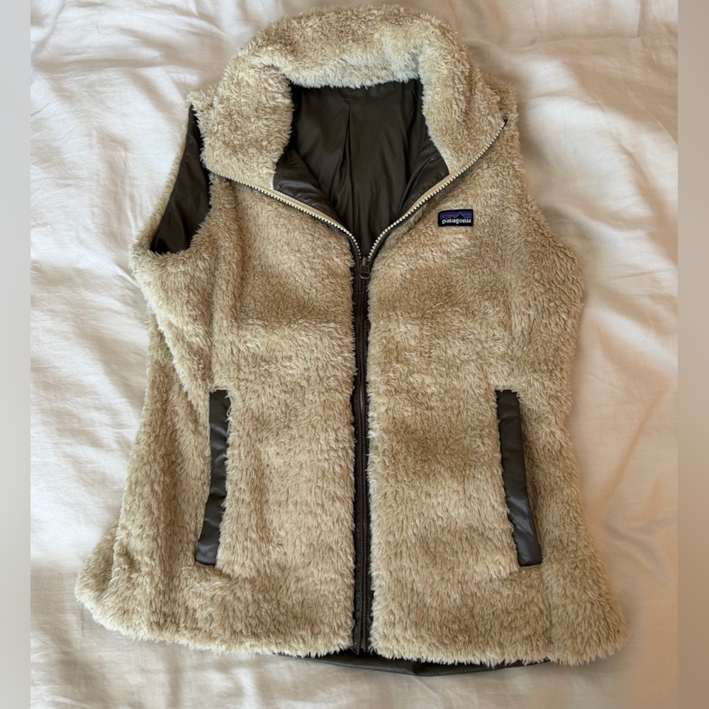 Patagonia Beige Fleece Vest with Dark Brow Accents